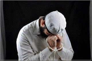 Bu dünyada herkes bir şey olmaya çalışırken, sen HİÇ ol…